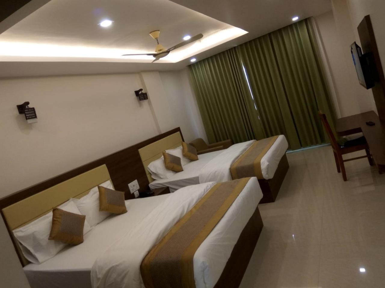 Hotel Ambika International Byndoor Bainduru Екстериор снимка