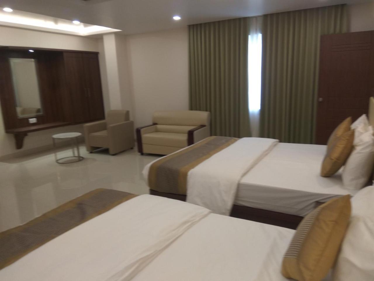 Hotel Ambika International Byndoor Bainduru Екстериор снимка