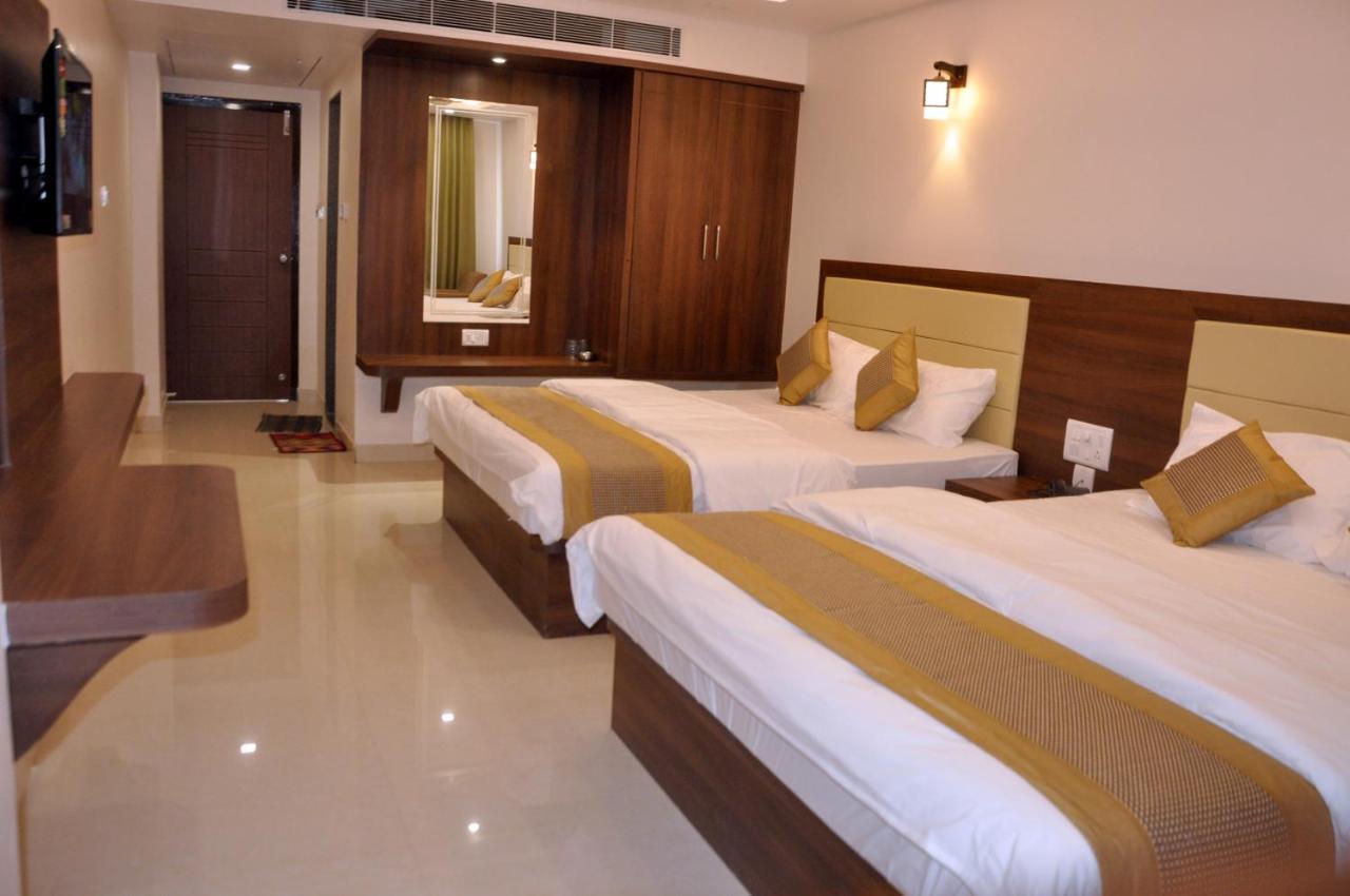 Hotel Ambika International Byndoor Bainduru Екстериор снимка