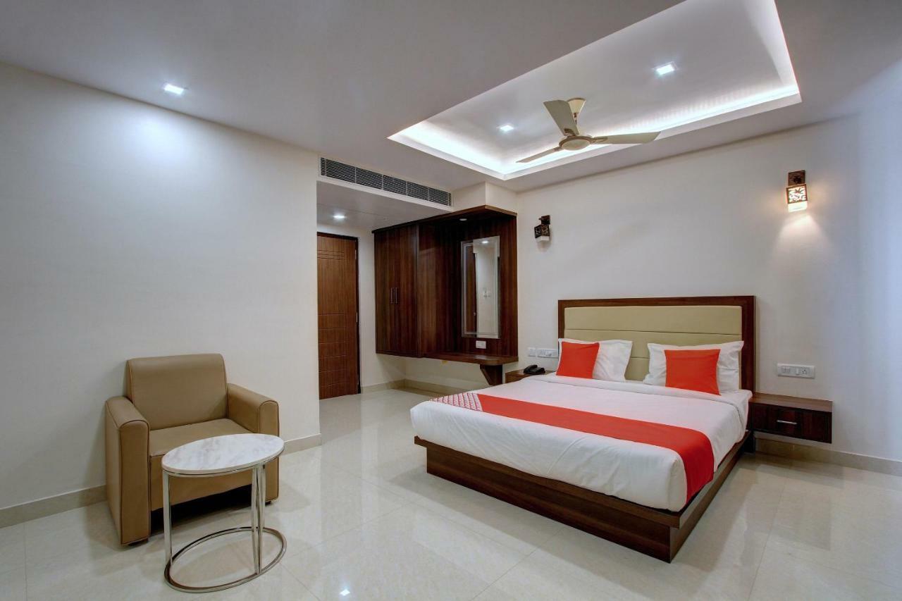 Hotel Ambika International Byndoor Bainduru Екстериор снимка