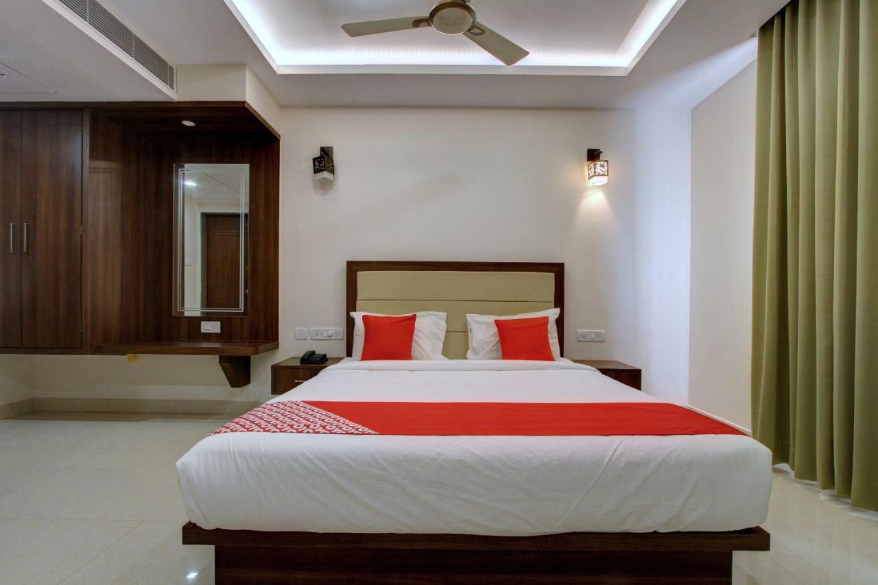 Hotel Ambika International Byndoor Bainduru Екстериор снимка