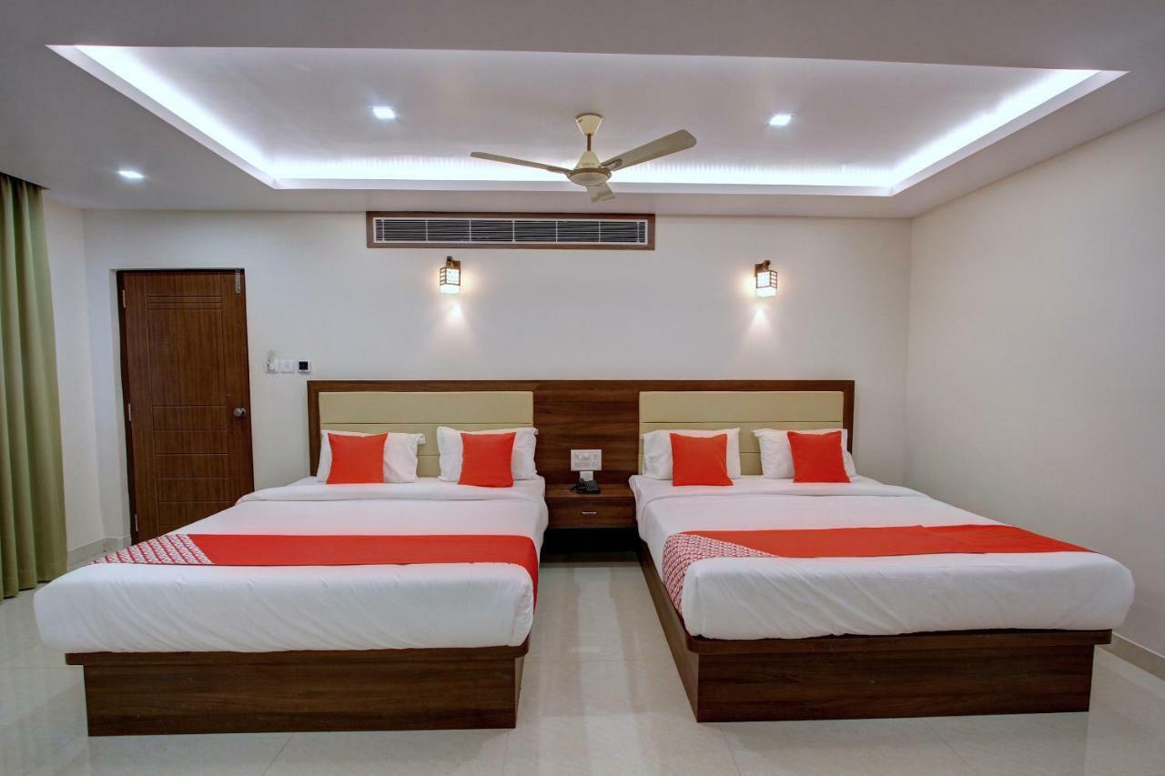 Hotel Ambika International Byndoor Bainduru Екстериор снимка