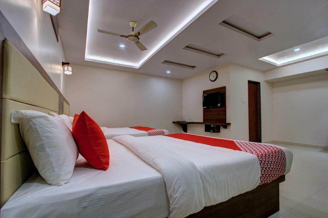 Hotel Ambika International Byndoor Bainduru Екстериор снимка