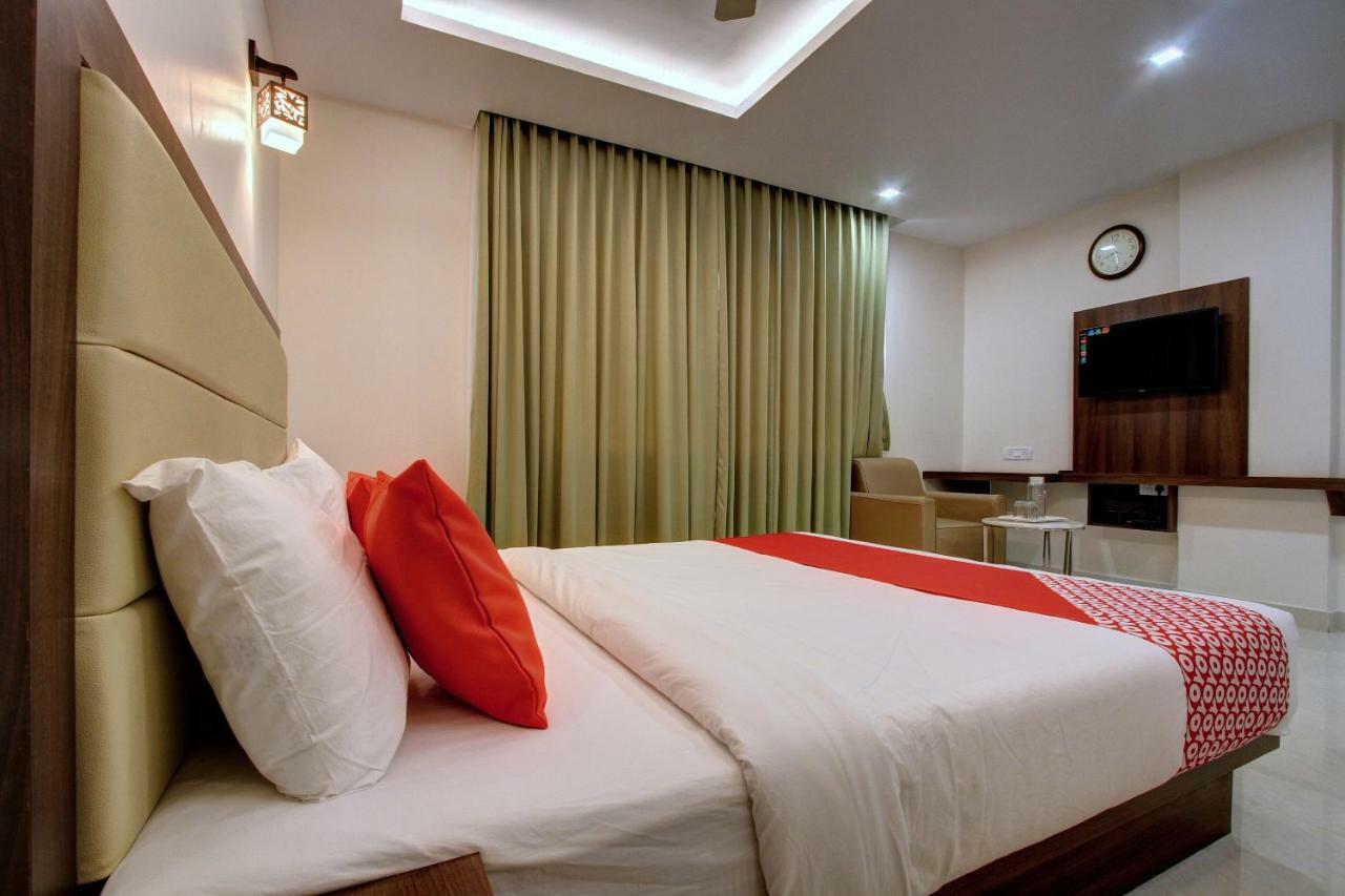 Hotel Ambika International Byndoor Bainduru Екстериор снимка