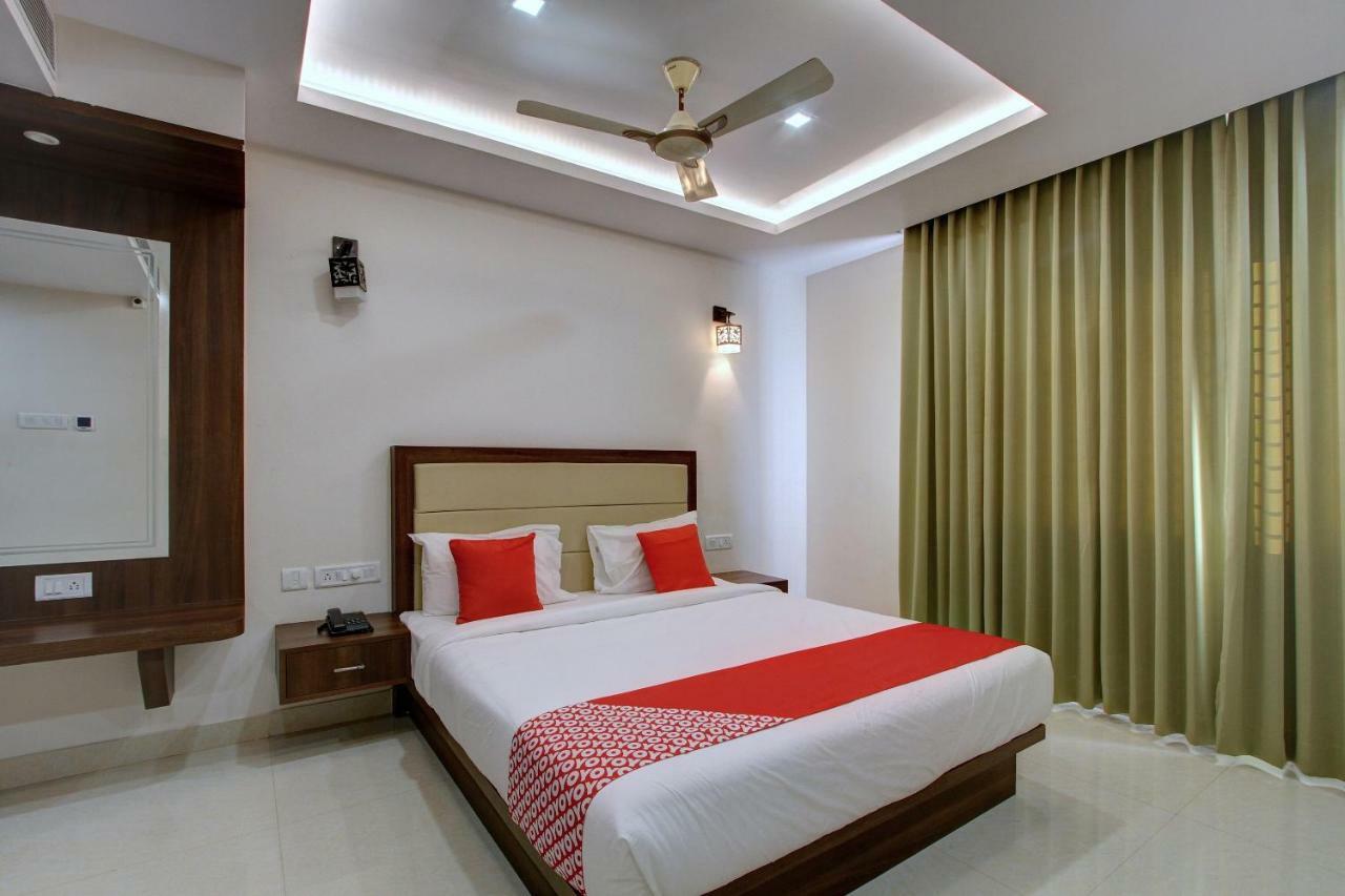 Hotel Ambika International Byndoor Bainduru Екстериор снимка