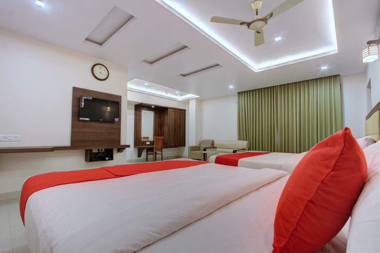 Hotel Ambika International Byndoor Bainduru Екстериор снимка
