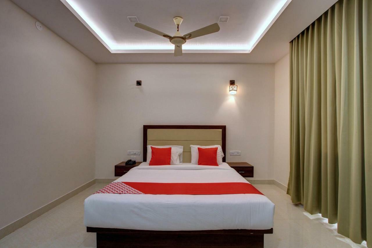 Hotel Ambika International Byndoor Bainduru Екстериор снимка