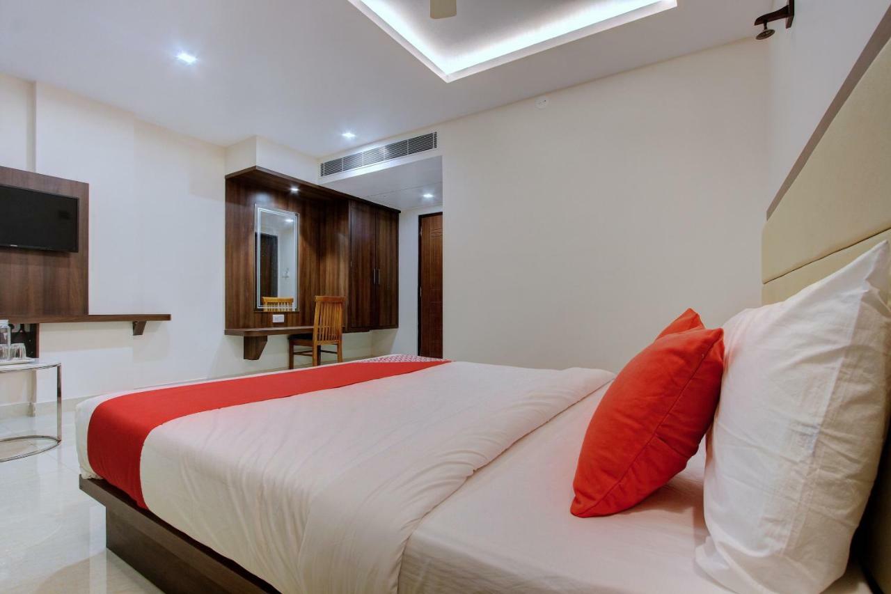 Hotel Ambika International Byndoor Bainduru Екстериор снимка