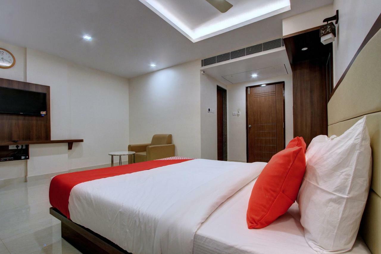 Hotel Ambika International Byndoor Bainduru Екстериор снимка