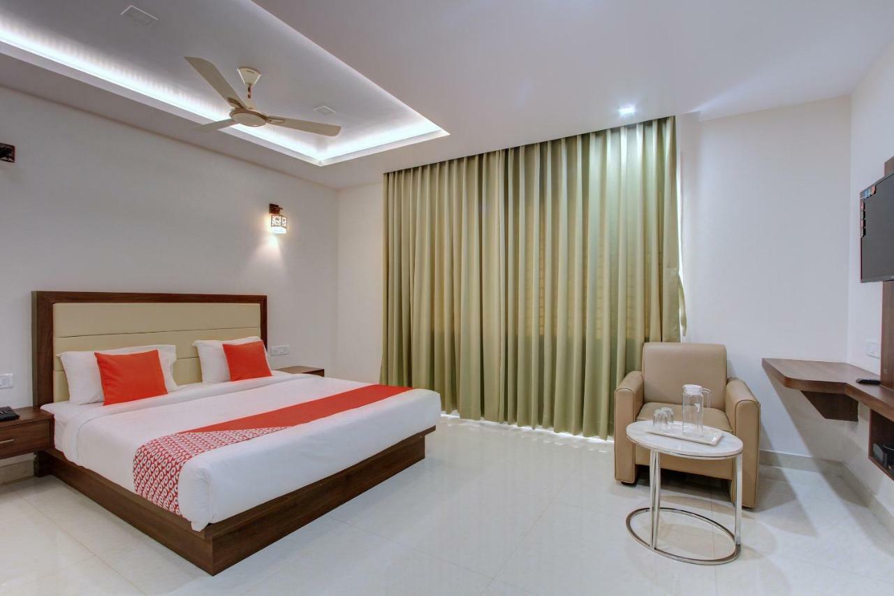 Hotel Ambika International Byndoor Bainduru Екстериор снимка