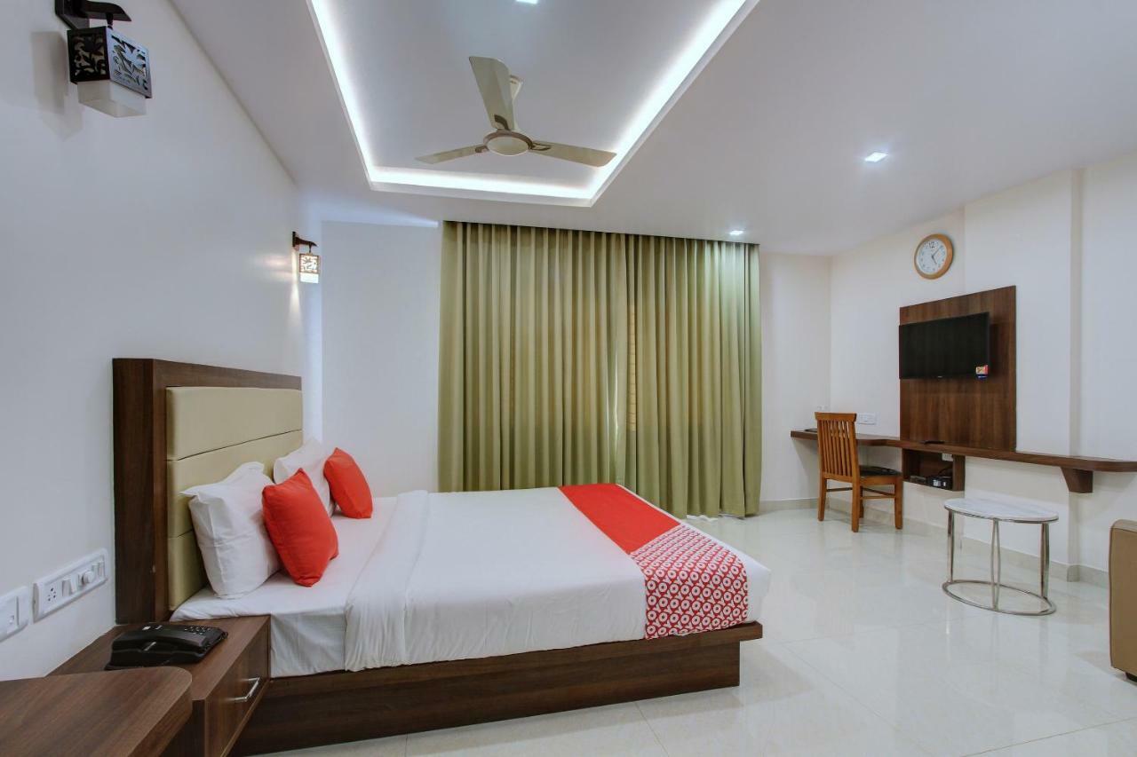Hotel Ambika International Byndoor Bainduru Екстериор снимка