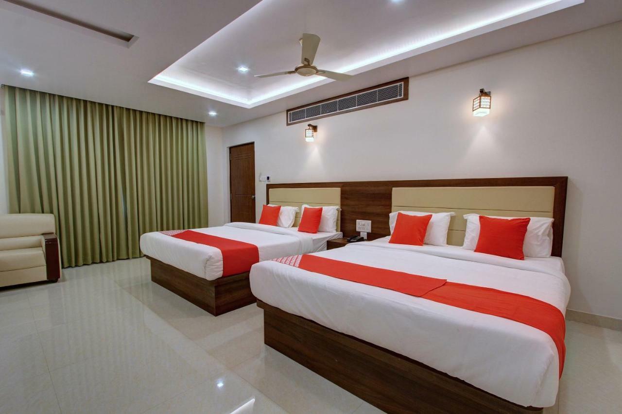 Hotel Ambika International Byndoor Bainduru Екстериор снимка