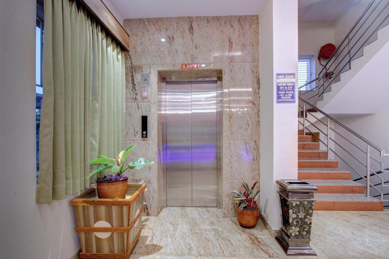 Hotel Ambika International Byndoor Bainduru Екстериор снимка